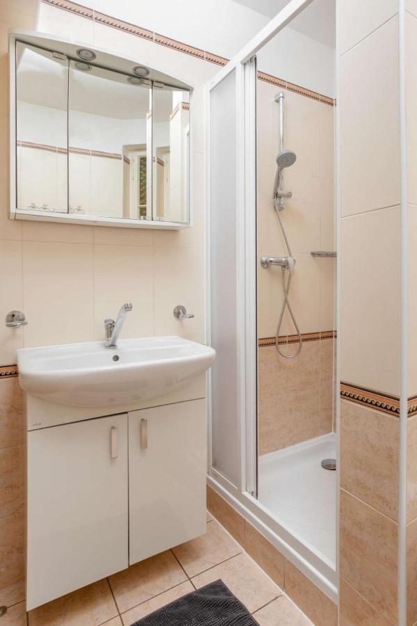 Letna Apartments براغ المظهر الخارجي الصورة